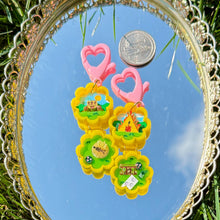 Load image into Gallery viewer, Mini Midsommar Pocket World BAG CHARMS
