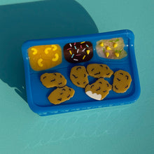 Load image into Gallery viewer, 90s Frozen Meal HAIR CLAW
