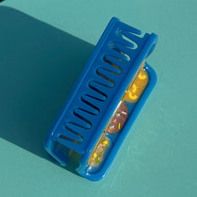 Load image into Gallery viewer, 90s Frozen Meal HAIR CLAW
