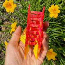 Load image into Gallery viewer, Midsommar Temple HAIR CLAW
