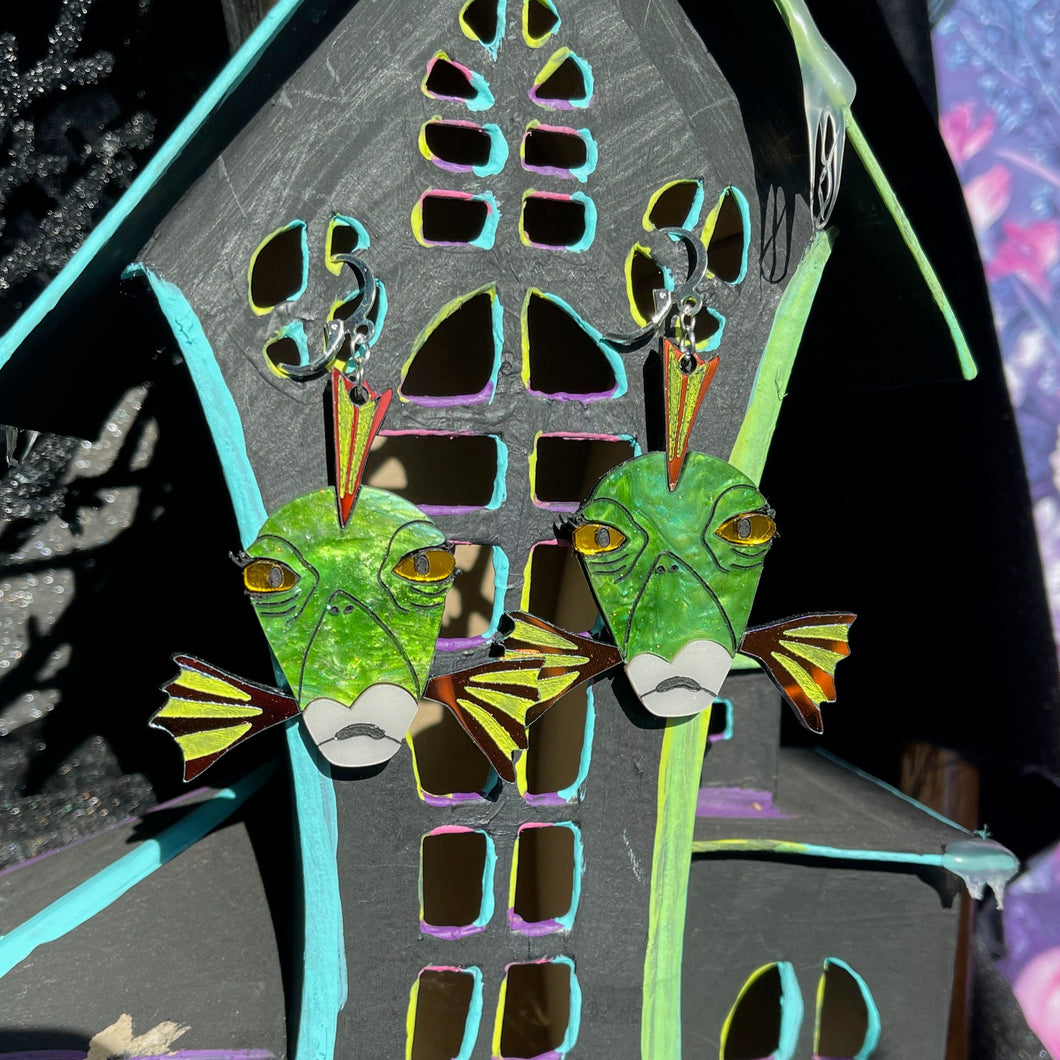 Swamp Gal - Iridescent Fins